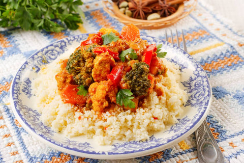 2.1._Cuscus_cu_legume_si_pui_farfurie_cuscus_legume_pui_furculita