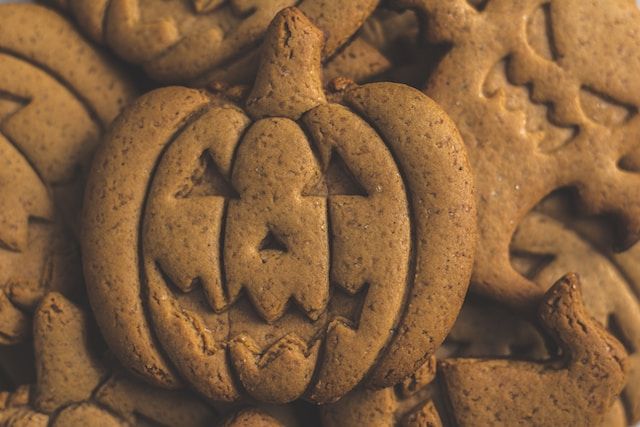 2. Dulciuri de Halloween_biscuiti cu forme de Halloween