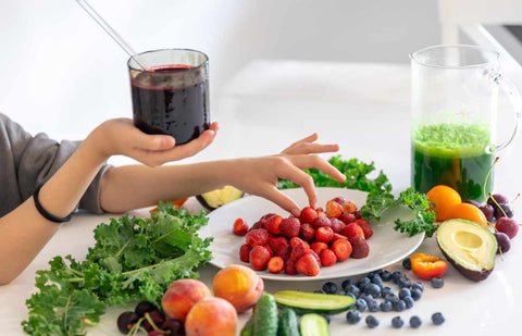 dieta alcalina - avocado, capsuni, smoothie