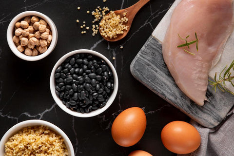 Dieta proteica - piept de pui, oua, lingura