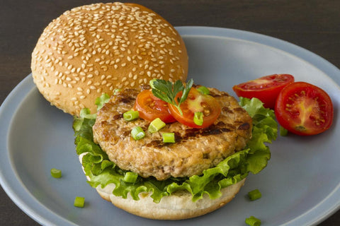 1. Burger de pui_mod de preparare_burger, rosii, salata 1