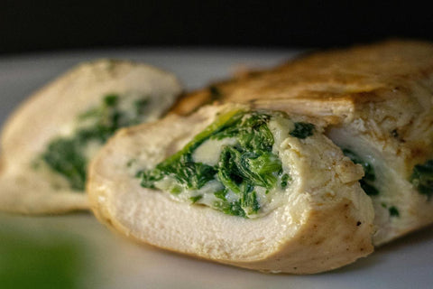 2. Idei de retete cu piept de pui si spanac - umpluturi, sosuri si toppinguri pe care trebuie neaparat sa le incerci!_rulada, pui, spanac 2