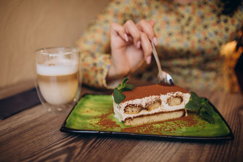 2. Vegan tiramisu – cand poti savura acest desert_tiramisu vegan servit la eveniment
